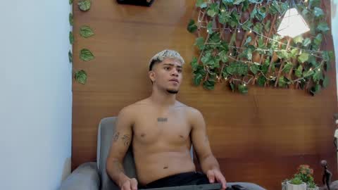 izaack online show from 01/27/25, 03:47