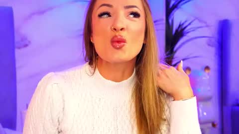 izabelle_02 online show from 12/22/25, 06:21