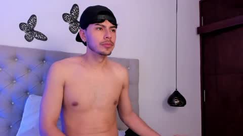 izack_01 online show from 04/16/26, 02:29