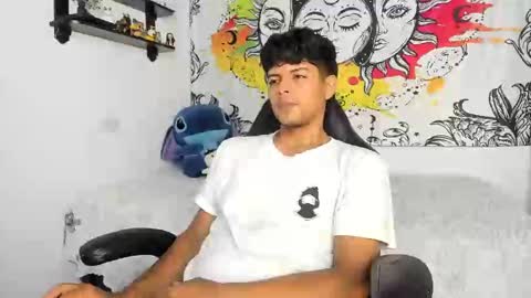 Snapshot of izan_jensen chatting on 09/27/25, 02:05 Izan online show from 09/27/25, 02:05