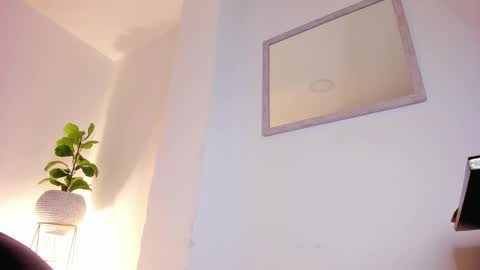 Iza online show from 12/24/24, 02:32