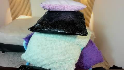 izelevans online show from 02/02/26, 12:15