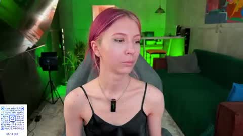 Snapshot of izi_fox chatting on 07/19/26, 11:03 izi online show from 07/19/26, 11:03