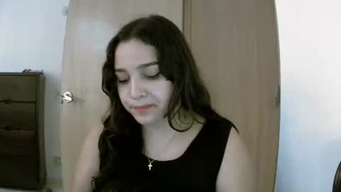 izzy_32 online show from 02/18/26, 10:06