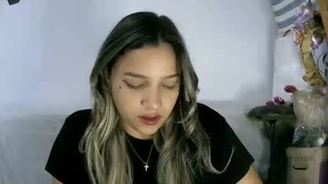 izzy_32 online show from 04/21/26, 09:39