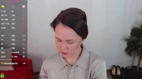 Queen of nylon  Victoria online show from 10/17/25, 05:21