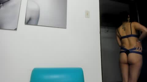 Snapshot of izzy_cum chatting on 01/19/25, 04:25 Izzy online show from 01/19/25, 04:25