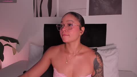 Izzy vega  online show from 10/01/25, 01:11