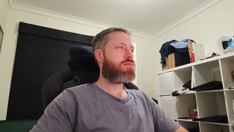 Snapshot of j0hnny_thunder chatting on 10/13/25, 11:54 Johnny Thunder online show from 10/13/25, 11:54