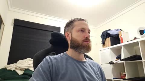 Snapshot of j0hnny_thunder chatting on 10/14/25, 04:13 Johnny Thunder online show from 10/14/25, 04:13