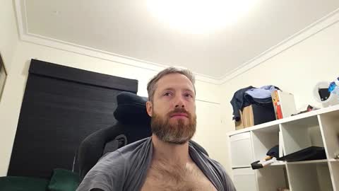 Snapshot of j0hnny_thunder chatting on 10/16/25, 12:55 Johnny Thunder online show from 10/16/25, 12:55