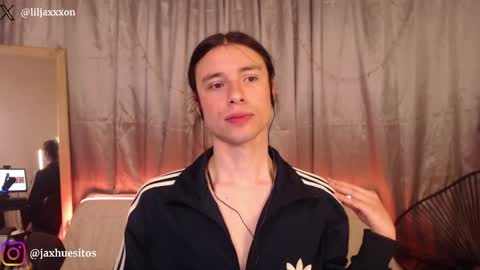 Snapshot of j_a_x_x_x_o_n chatting on 06/06/26, 12:10 Hey im Jaxxxon check my info online show from 06/06/26, 12:10
