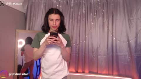 Snapshot of j_a_x_x_x_o_n chatting on 06/11/26, 01:42 Hey im Jaxxxon check my info online show from 06/11/26, 01:42