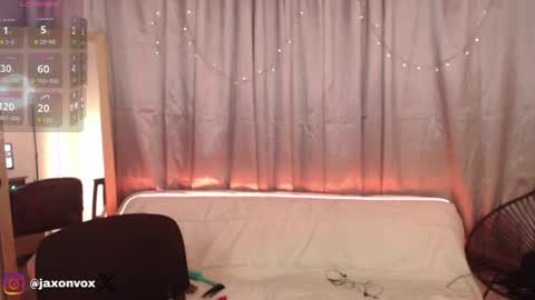 Snapshot of j_a_x_x_x_o_n chatting on 06/18/26, 01:26 Hey im Jaxxxon check my info online show from 06/18/26, 01:26