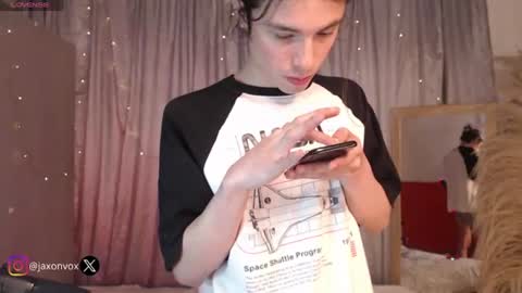 Snapshot of j_a_x_x_x_o_n chatting on 07/30/26, 11:20 Hey im Jaxxxon check my info online show from 07/30/26, 11:20