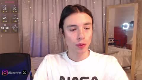Snapshot of j_a_x_x_x_o_n chatting on 08/03/26, 10:54 Hey im Jaxxxon check my info online show from 08/03/26, 10:54