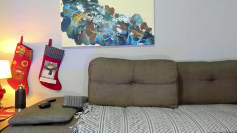 Calix  Independient model Insta and twt Calixsnake online show from 12/17/25, 05:19