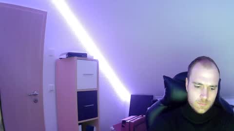 here4y online show from 02/04/25, 06:06