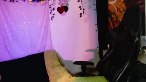 jade 18  online show from 02/25/26, 10:58