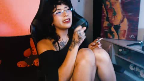 jade 18  online show from 06/05/26, 04:41