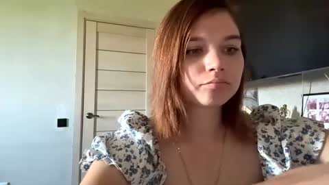 Julie online show from 06/11/26, 01:49