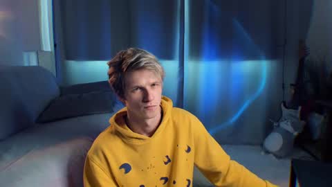 Snapshot of jack_frozt chatting on 05/18/26, 09:15 brestonsweet online show from 05/18/26, 09:15