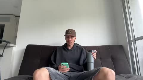 Snapshot of jack_norizz chatting on 09/16/25, 02:40 INDEPENDENT MODEL online show from 09/16/25, 02:40