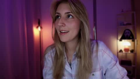 Linda Sofia help me get to 100 thumbs up online show from 04/04/26, 12:42