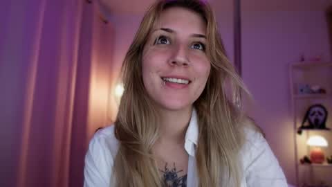 Snapshot of jacky_croft chatting on 05/09/26, 01:44 Linda Sofia help me get to 100 thumbs up online show from 05/09/26, 01:44