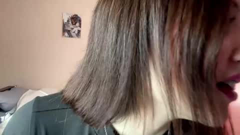 Snapshot of jaclynmalcolm chatting on 05/04/26, 05:14 Lillian online show from 05/04/26, 05:14