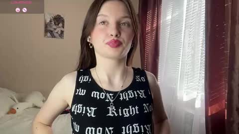 Snapshot of jaclynmalcolm chatting on 06/07/26, 04:05 Lillian online show from 06/07/26, 04:05
