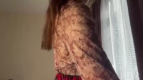 Snapshot of jaclynmalcolm chatting on 06/12/26, 05:17 Lillian online show from 06/12/26, 05:17