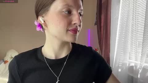 Snapshot of jaclynmalcolm chatting on 07/22/26, 05:10 Lillian online show from 07/22/26, 05:10