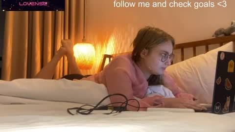 Snapshot of jacywinslat chatting on 12/14/25, 11:04 jacywinslat online show from 12/14/25, 11:04