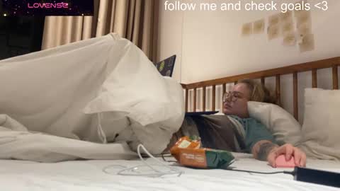 Snapshot of jacywinslat chatting on 12/20/25, 05:53 jacywinslat online show from 12/20/25, 05:53