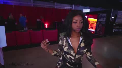 Snapshot of jada_valentine chatting on 10/19/25, 06:41 Jada online show from 10/19/25, 06:41