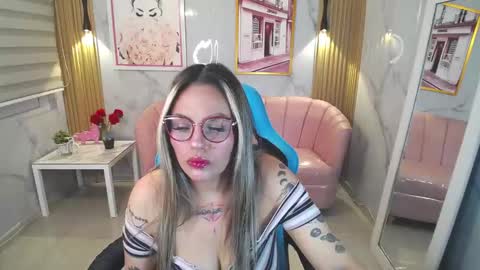 Jade  online show from 10/23/25, 04:12