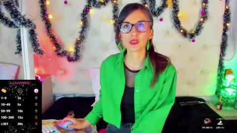 jade white  online show from 12/26/24, 12:49