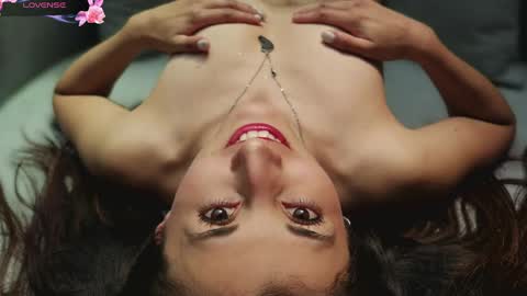 jade white  online show from 03/10/25, 12:04