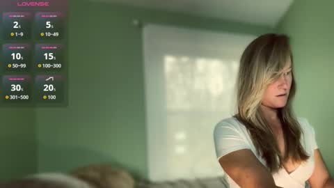 jadeamaryllis_ online show from 11/20/25, 02:39