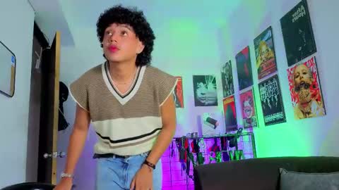 Snapshot of jadebenett chatting on 10/10/25, 03:27 Jade Benett online show from 10/10/25, 03:27