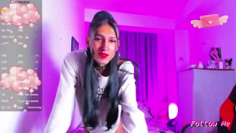 Snapshot of jadebenett chatting on 10/18/25, 02:47 Jade Benett online show from 10/18/25, 02:47