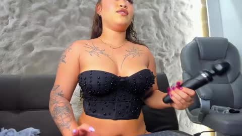 jadee__ online show from 02/18/25, 05:53