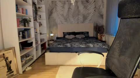 Snapshot of jadore_able82 chatting on 02/27/25, 03:48 elena online show from 02/27/25, 03:48