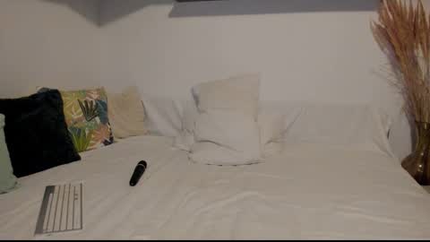 Snapshot of jadore_able82 chatting on 12/19/25, 02:51 elena online show from 12/19/25, 02:51