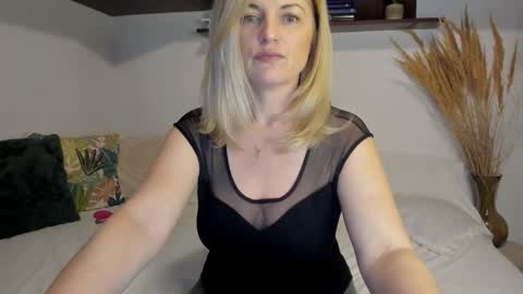 Snapshot of jadore_able82 chatting on 03/25/26, 02:39 elena online show from 03/25/26, 02:39
