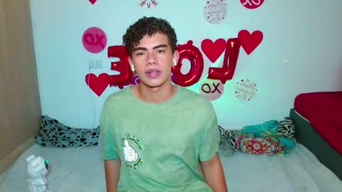 javi15  online show from 02/19/25, 05:49