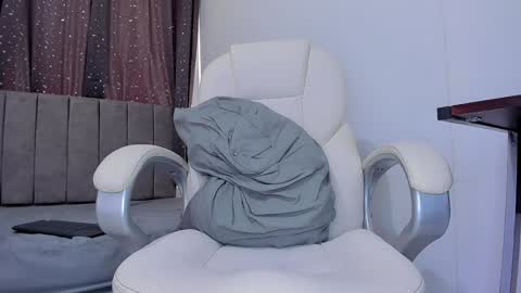 Snapshot of jake_evanss_ chatting on 01/21/25, 04:48 JAKE online show from 01/21/25, 04:48