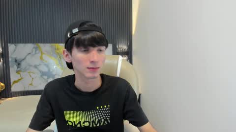 Snapshot of jake_evanss_ chatting on 10/18/25, 09:59 JAKE online show from 10/18/25, 09:59