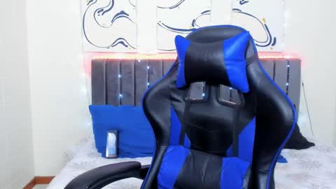 Snapshot of jake_shadow14 chatting on 12/24/24, 04:11 Hi guys im new 3 online show from 12/24/24, 04:11